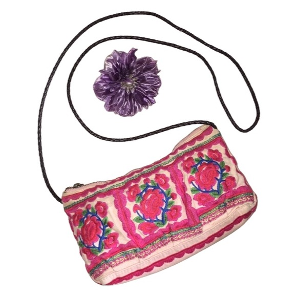 🎉HP 🎉 Vintage Bag Embroidered - Picture 1 of 6